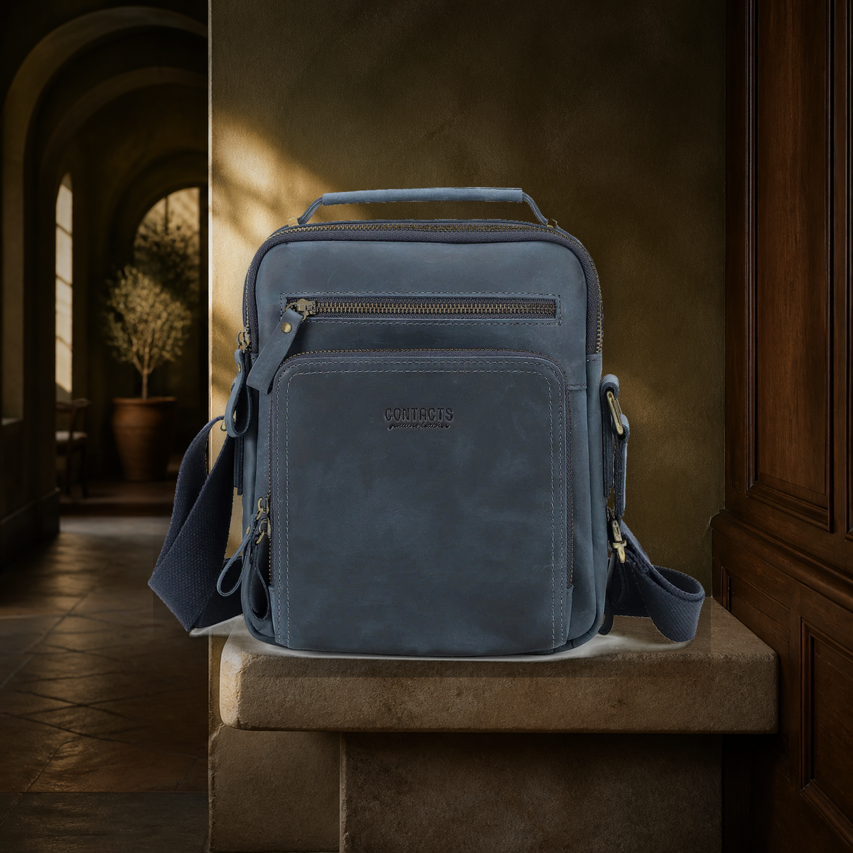 Volterra Crazy Horse messenger bag in Navy, front view