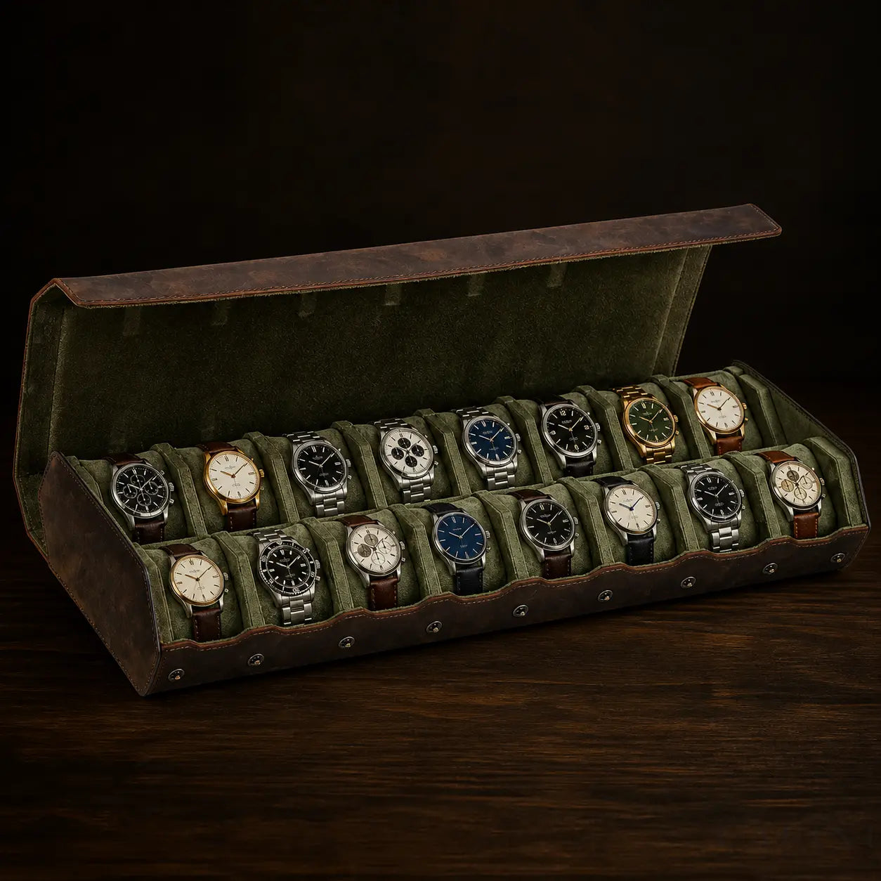 Pienza Crazy Horse display case for sixteen watches