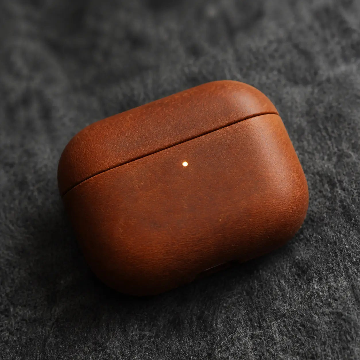 York Full-Grain Sundown leather texture and charging indicator detail