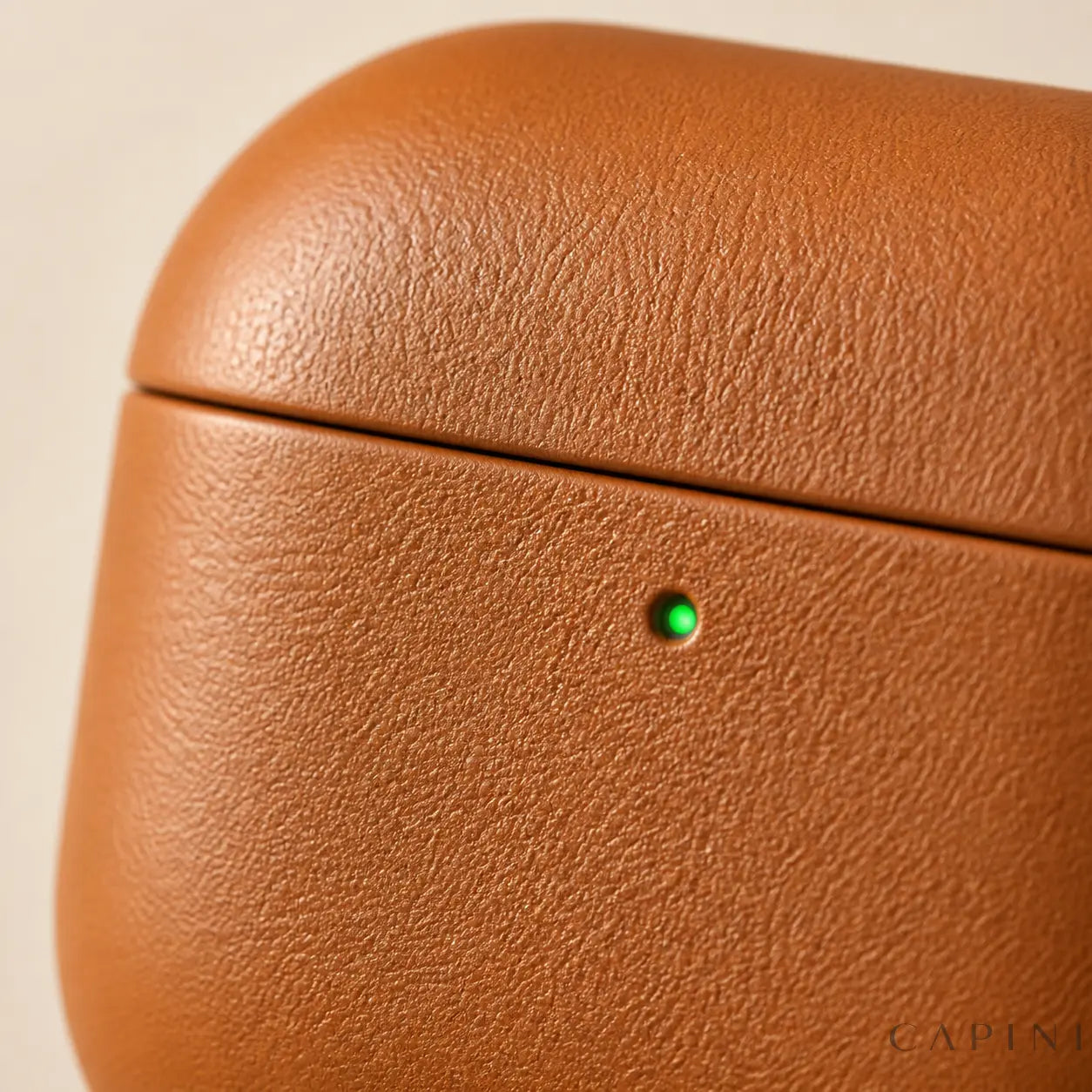 Pesaro Fine Grain cognac leather texture and charging indicator detail