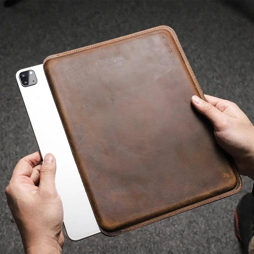 Cortona Crazy Horse - iPad Sleeve