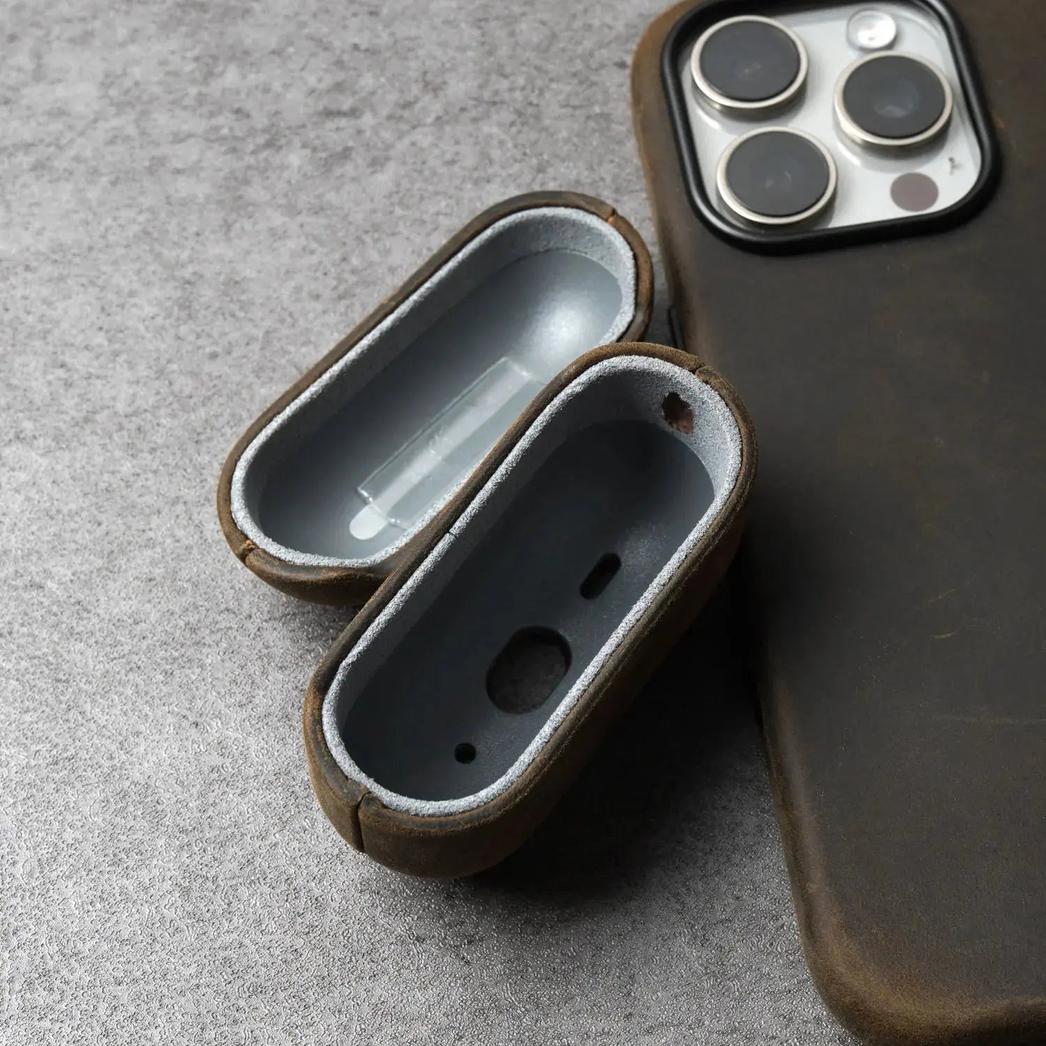 Modena Crazy Horse – AirPods Leather Case Capini Firenze