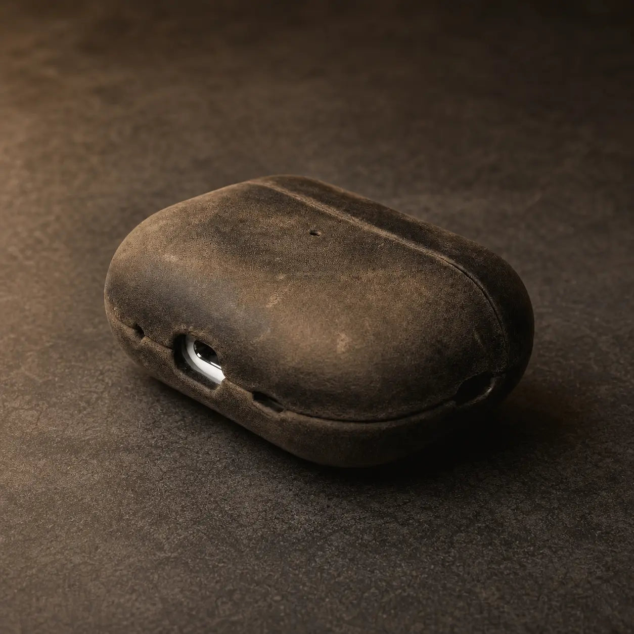 Modena Crazy Horse AirPods leather case in Coffee | Capini Firenze