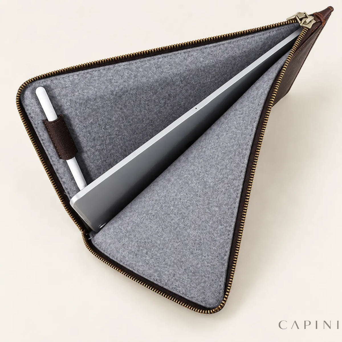 Tolentino Oil-Wax - iPad Zip Folio - detail view